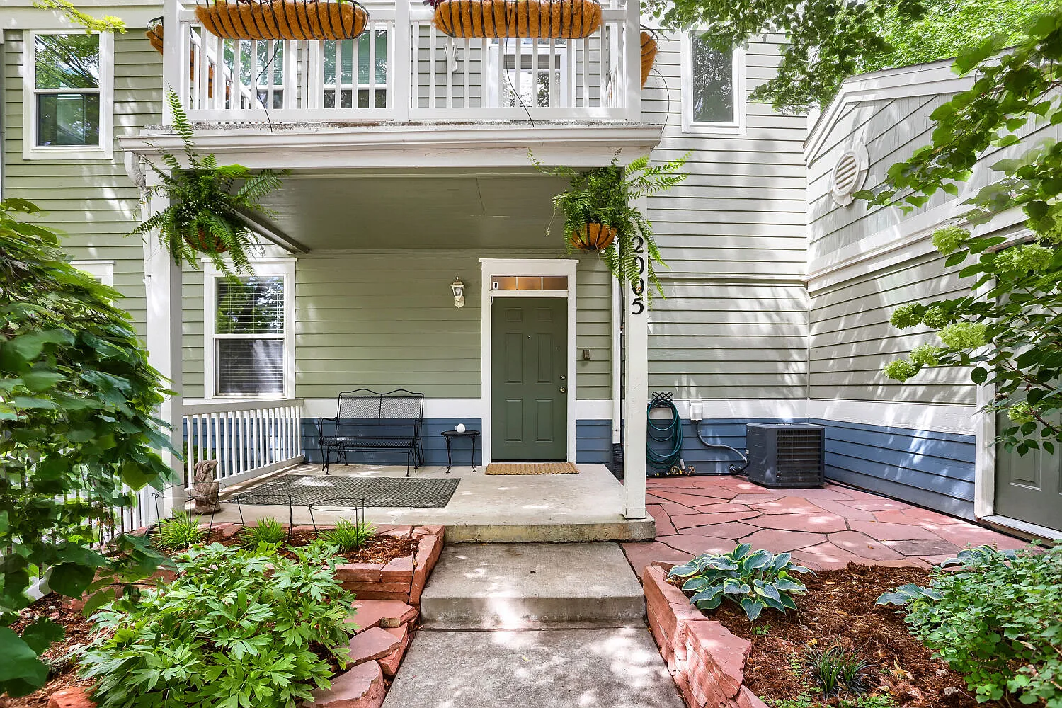 2 bed, 1290 sqft, $2,300 — Photo 2