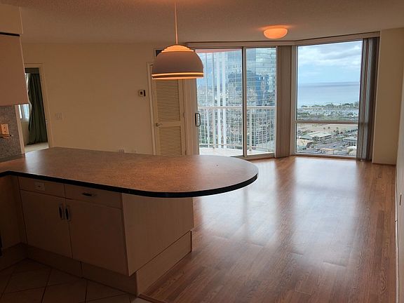 3rd image of 801 S King St APT 3802