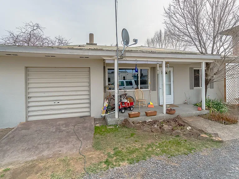 Studio rental at 1431 Nw 4th St, Redmond, OR