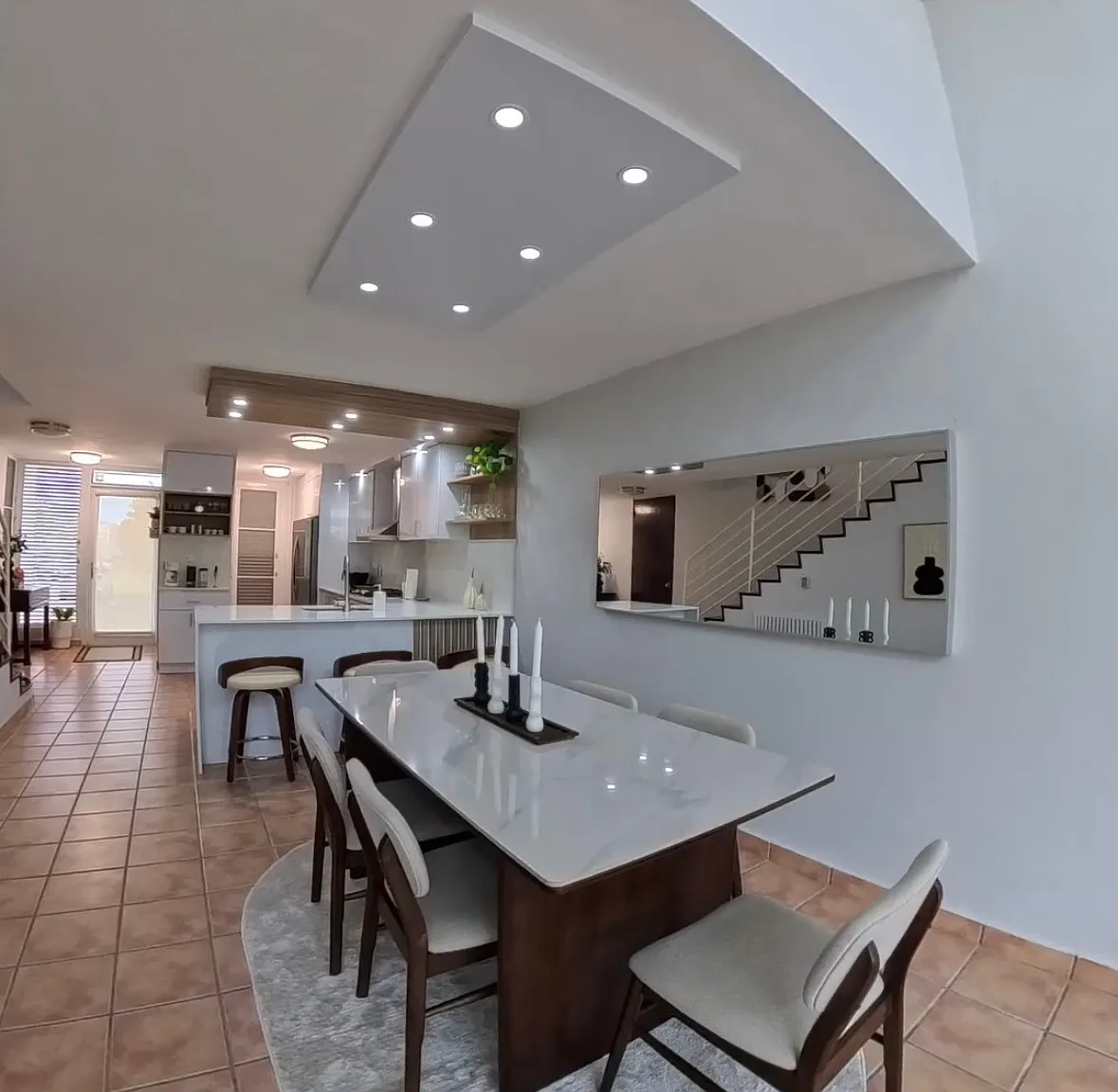 4 bed, 4.5 bath, 2900 sqft, $5,200 — Photo 4