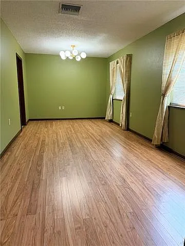 3 bed, 2.0 bath, 1450 sqft, $2,000 — Photo 2