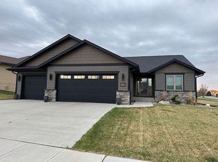 1805 Dakota St, Yankton, SD 57078