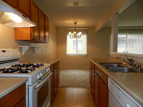 4th image of 4545 Greenholme Dr APT 2