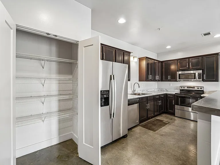 Myers Flats - 3 Bedroom — Photo 22
