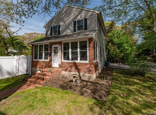 85 E 23rd St, Huntington Station, NY 11746