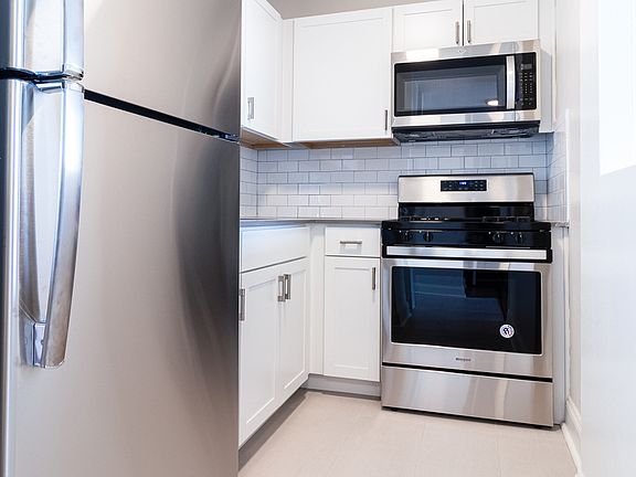 5th image of 3333 E Broadway #E19f