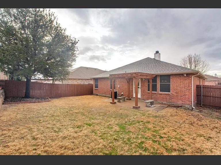 9554 Rosedale Dr — Photo 10