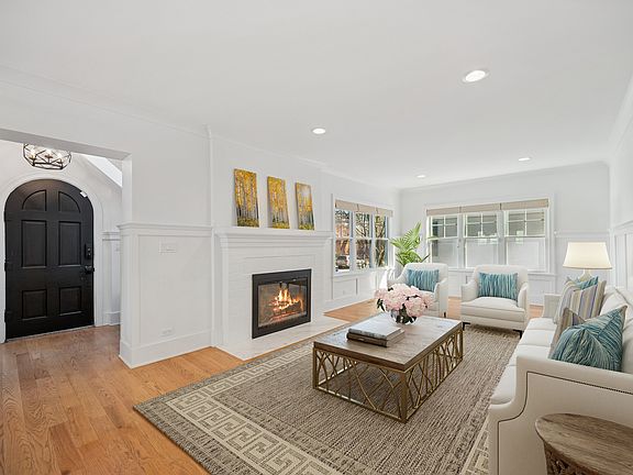 4th image of 830 N Dunton Ave