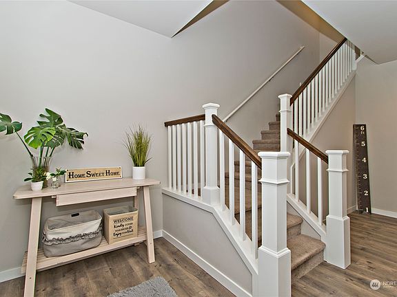 5th image of 10402 35th Street NE
