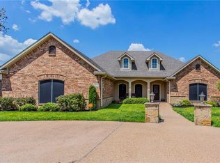 201 Woodhaven Trl, Mc Gregor, TX 76657