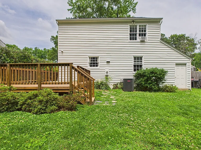 1917 Millsap Ln — Photo 25
