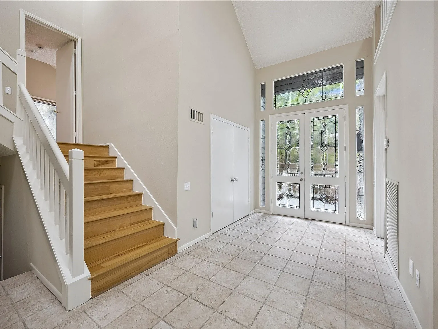 3 bed, 3.5 bath, 3015 sqft, $3,500 — Photo 3