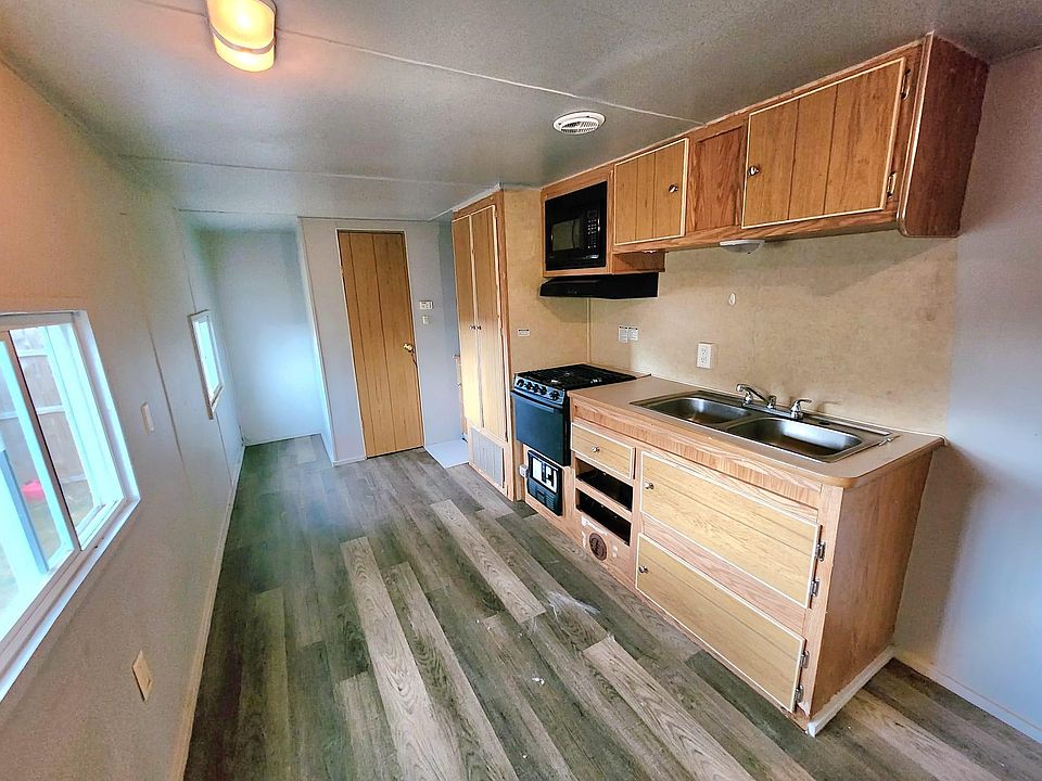 2nd image of 103 SW 50th St #4