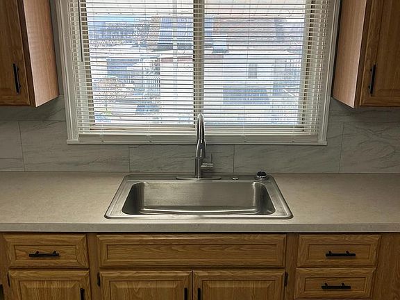 5th image of 304 N 2nd St