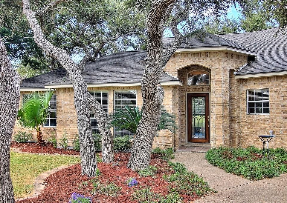 1st image of 210 Doral Ln
