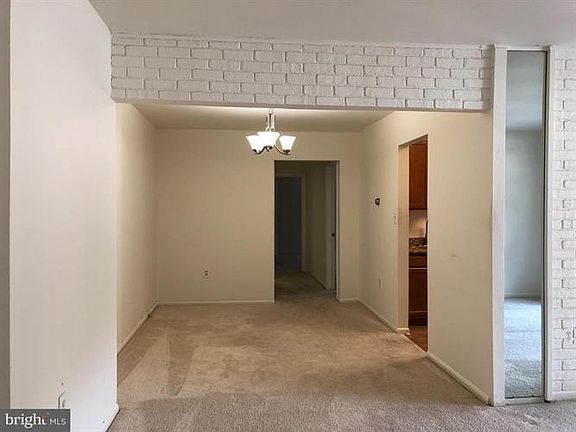 5th image of 886 College Pkwy #30