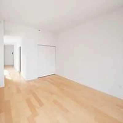 Rented by The Moinian Group | media 21