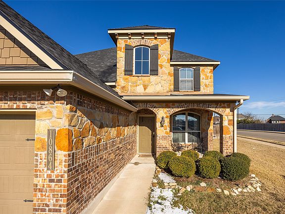 3rd image of 10864 Aurora Dr