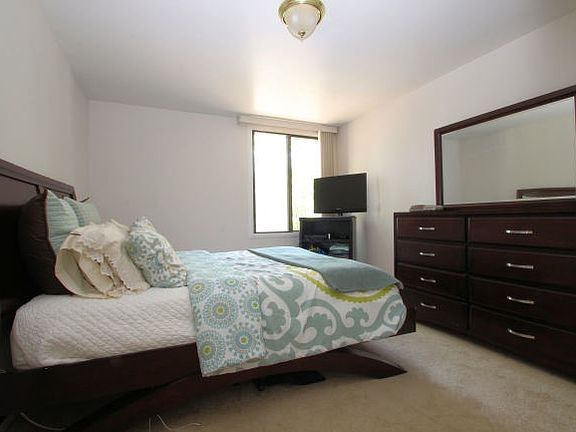 5th image of 2025 E Greenwich Ave Unit 114