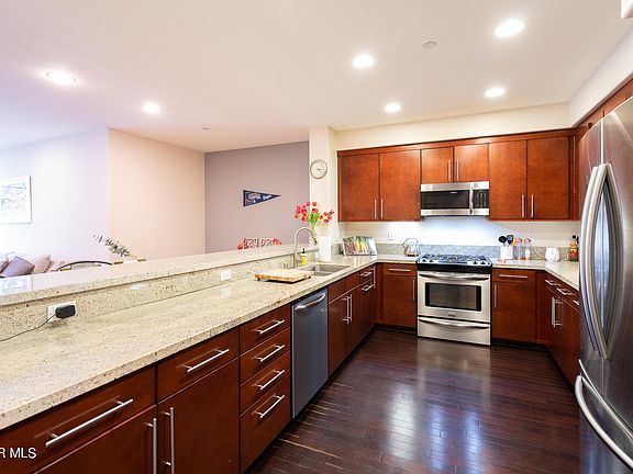 3rd image of 14412 Killion St #203