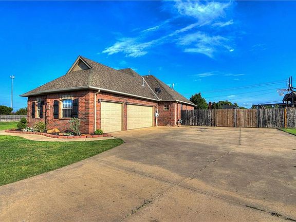 4th image of 4414 Topaz Cir