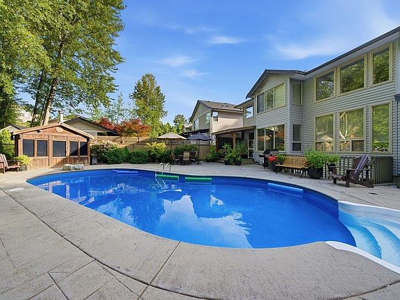 4th image of 10668 245b St