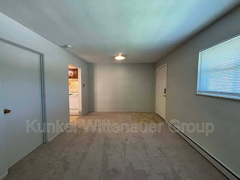 1 bed, 1.0 bath, 500 sqft, $695 — Photo 2