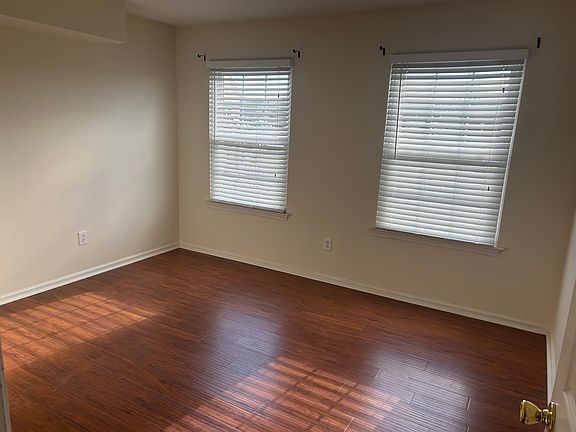 5th image of 1003 Lexington Way #2