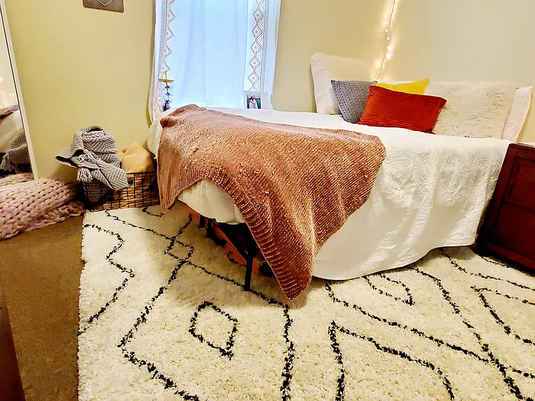 South Rock Apartments (Student Housing by the Bed) — Photo 7