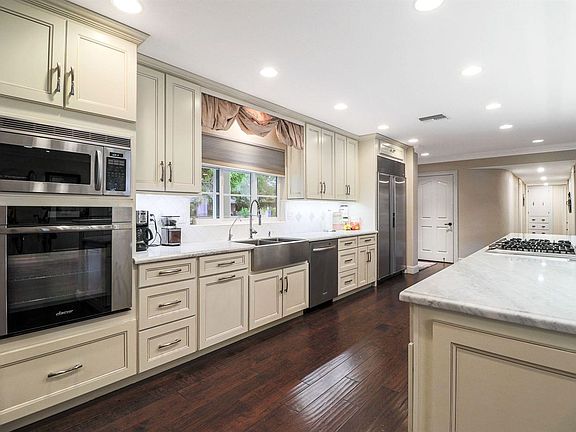 3rd image of 611 W McLellan Blvd