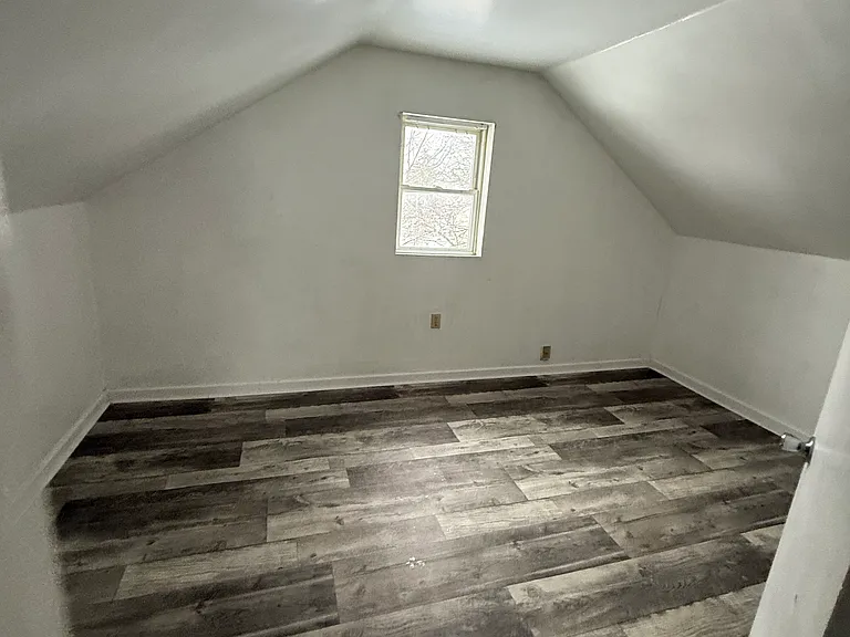 126 Benton St N #1/2 — Photo 8