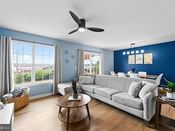3rd image of 104 Nicoles Ct