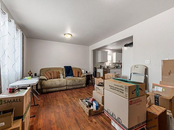 4th image of 1020 W 16th St #A-b