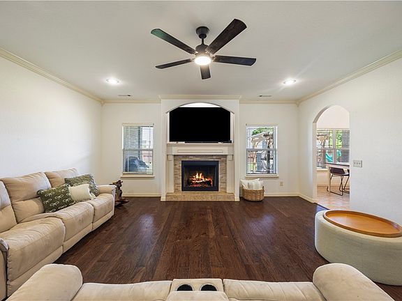 2nd image of 1905 W Brooks Pl