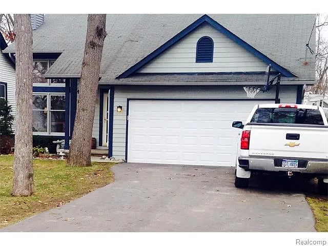 4306 Lotus Dr photo 1