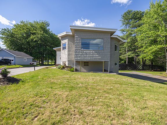 2nd image of 863 Minot Avenue