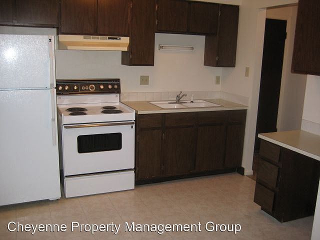 2nd image of 1737 Oxford Dr APT 1B