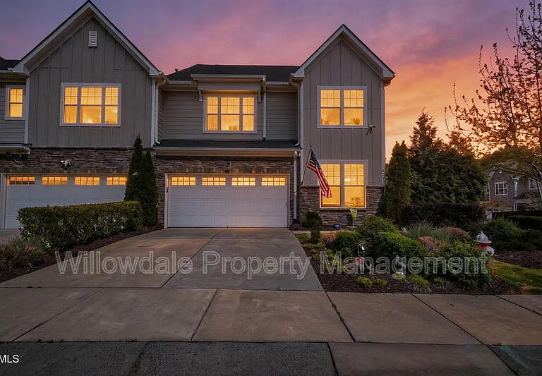902 Green Ash Ln — Photo 1