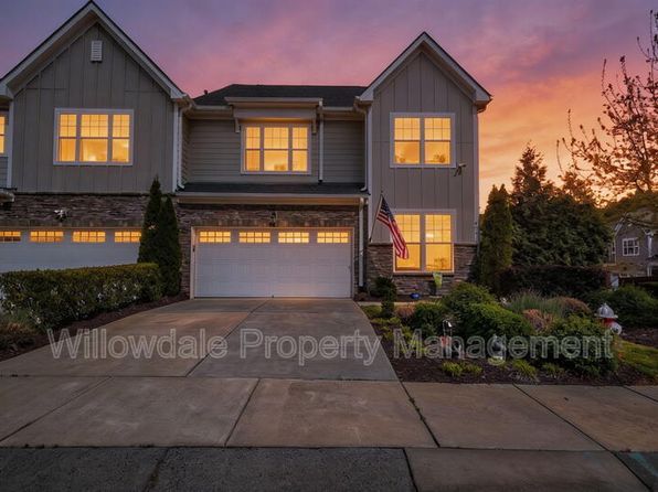 902 Green Ash Ln
