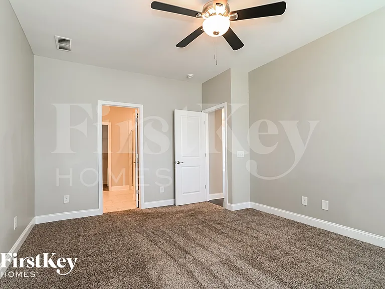 112 Keats Aly — Photo 8