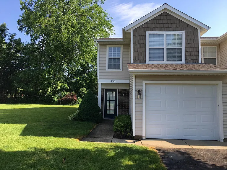 3313 Park Ridge Ln NE — Photo 1