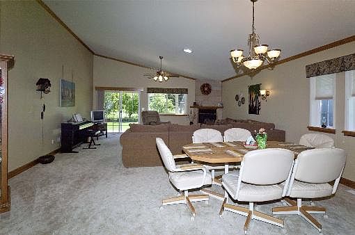 4th image of 32 NW Earl Ln