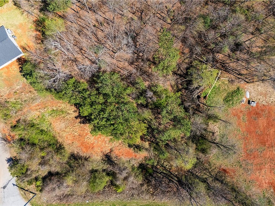 1st image of 102 Golden Springs Ln