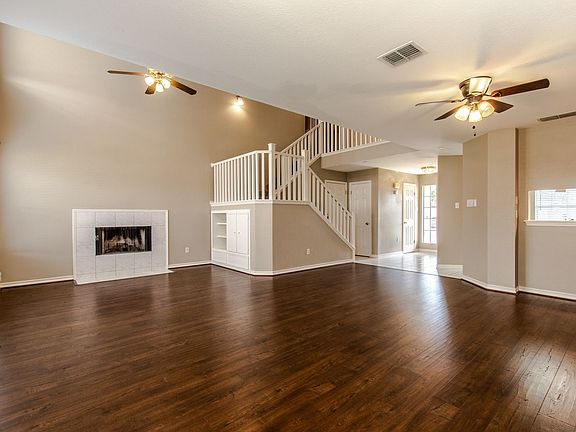 5th image of 2833 Victoria Park Dr