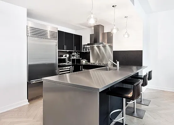 Sold by Warburg | media 2