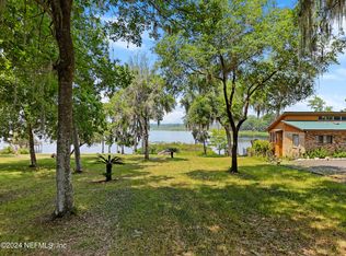 111 Little Orange Lake Dr, Hawthorne, FL 32640
