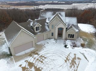 S67W29045 S Ridge Pass, Mukwonago, WI 53149