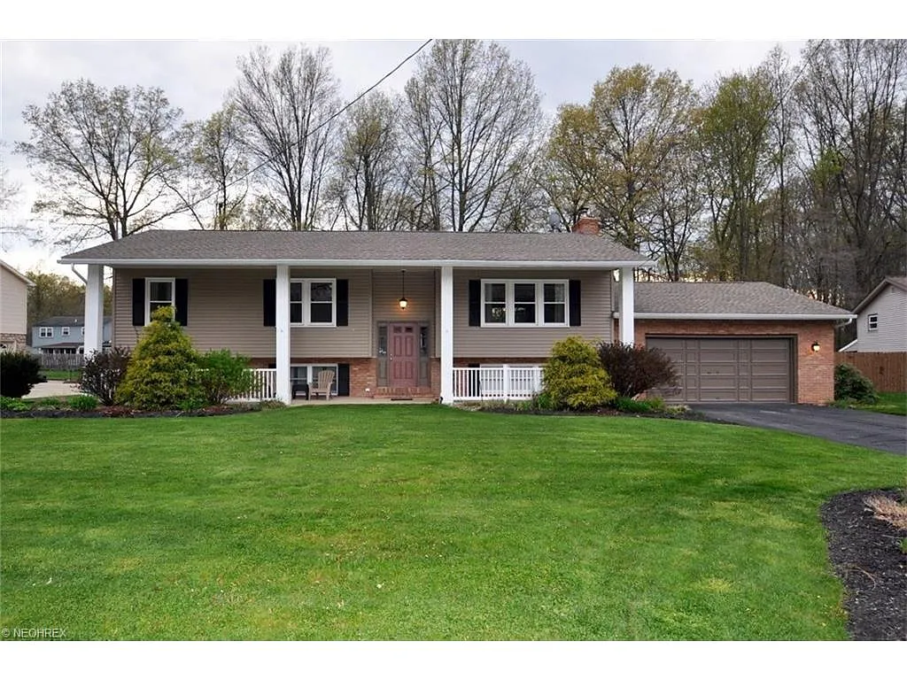 120 Frostwood Dr photo 1