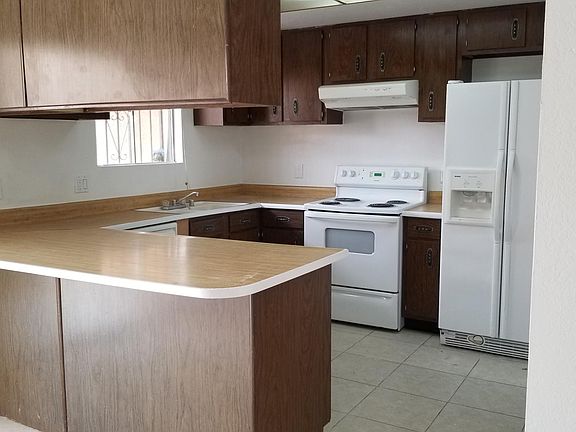 3rd image of 3389 Townhouse Dr