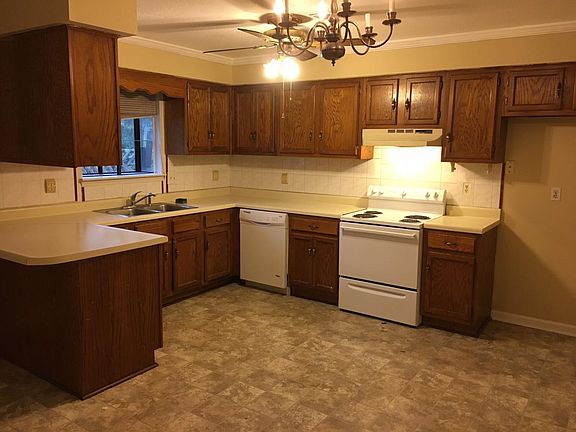Eat-In Kitchen
